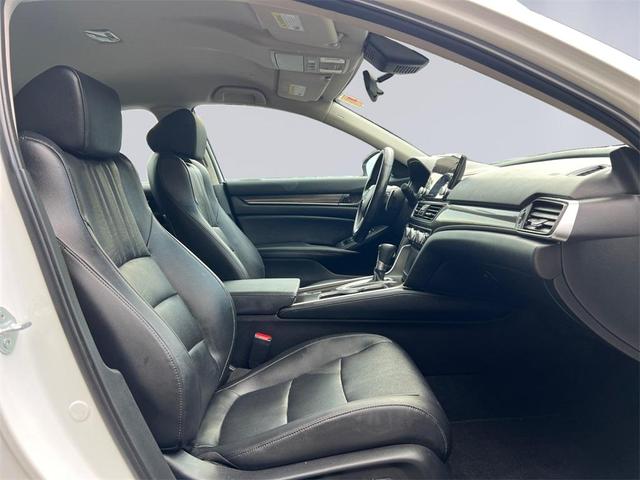 Photo of 2022 Platinum White Pearl Honda Accord