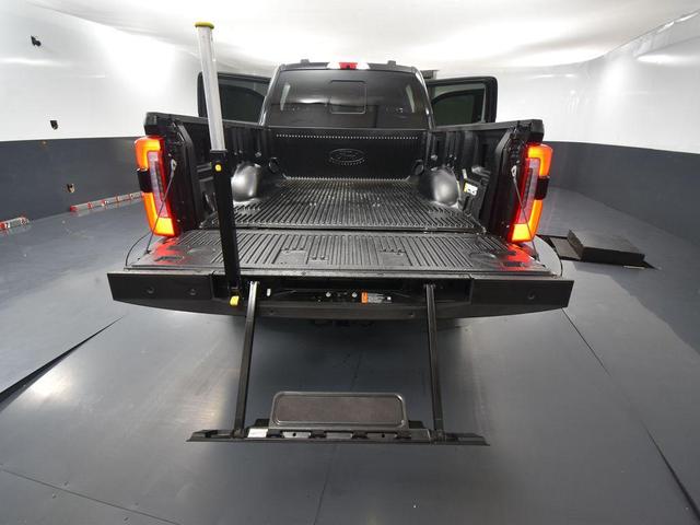 Photo of 2024 Agate Black Metallic Ford F-250