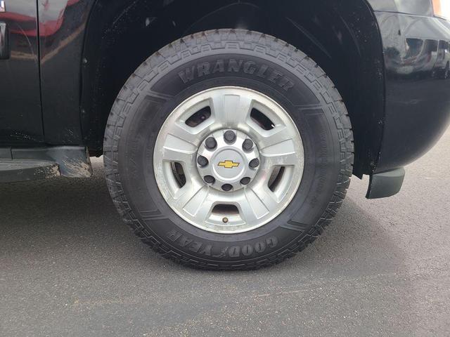 Photo of 2011 Black Chevrolet Suburban