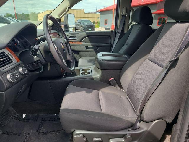 Photo of 2011 Black Chevrolet Suburban