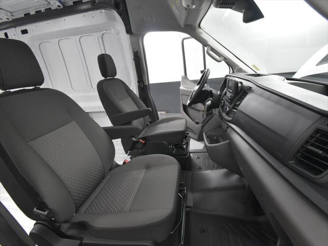 Photo of 2024 Oxford White Ford Transit-250