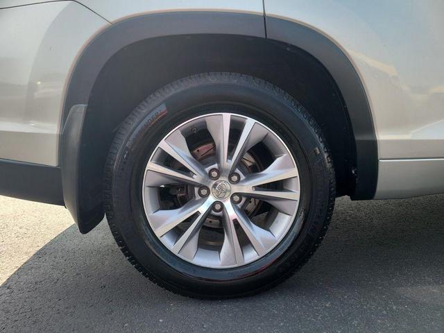 Photo of 2015 Creme Brulee Mica Toyota Highlander
