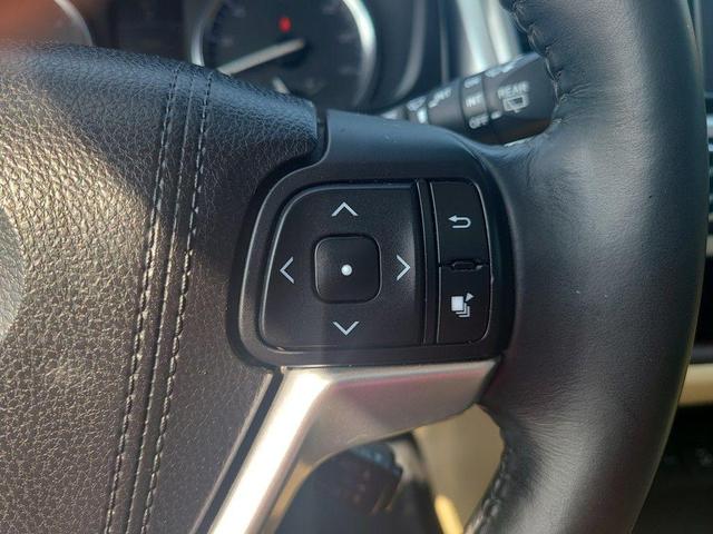 Photo of 2015 Creme Brulee Mica Toyota Highlander