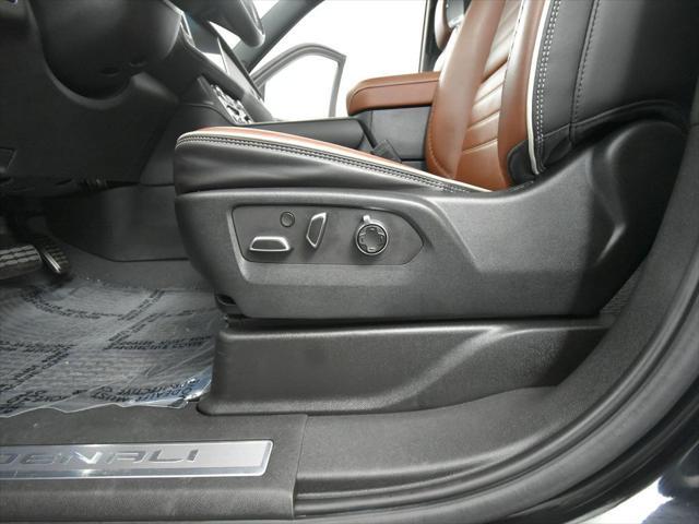 Photo of 2023 Onyx Black GMC Yukon XL