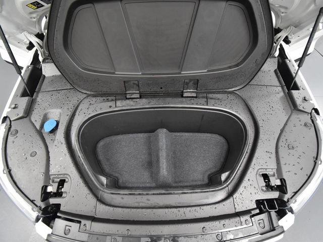 Photo of 2022 Crystal White Metallic Volvo XC40 Recharge Pure Electric