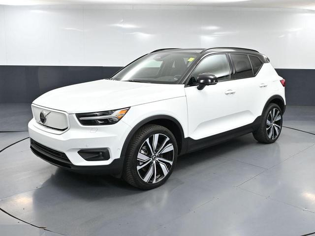 Photo of 2022 Crystal White Metallic Volvo XC40 Recharge Pure Electric