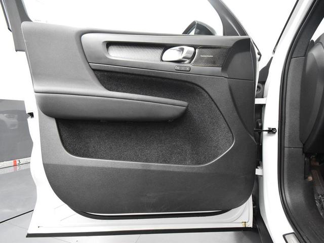Photo of 2022 Crystal White Metallic Volvo XC40 Recharge Pure Electric