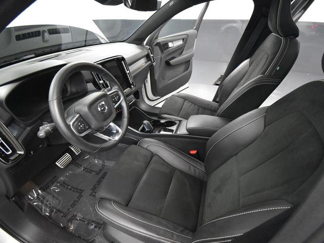 Photo of 2022 Crystal White Metallic Volvo XC40 Recharge Pure Electric