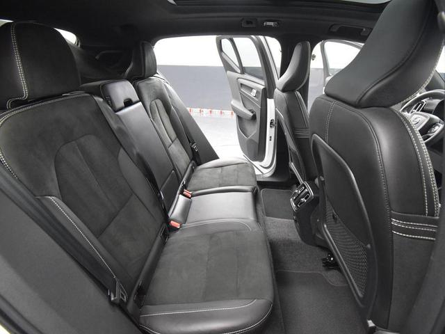 Photo of 2022 Crystal White Metallic Volvo XC40 Recharge Pure Electric