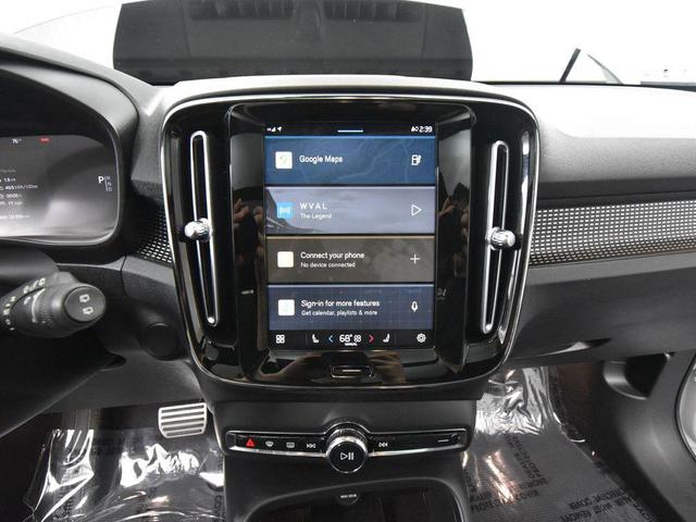 Photo of 2022 Crystal White Metallic Volvo XC40 Recharge Pure Electric