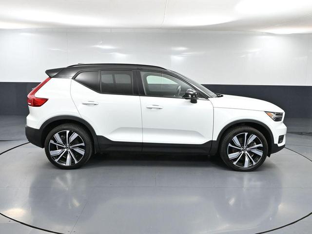 Photo of 2022 Crystal White Metallic Volvo XC40 Recharge Pure Electric