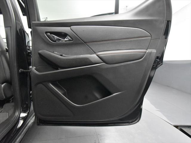 Photo of 2023 Mosaic Black Metallic Chevrolet Traverse