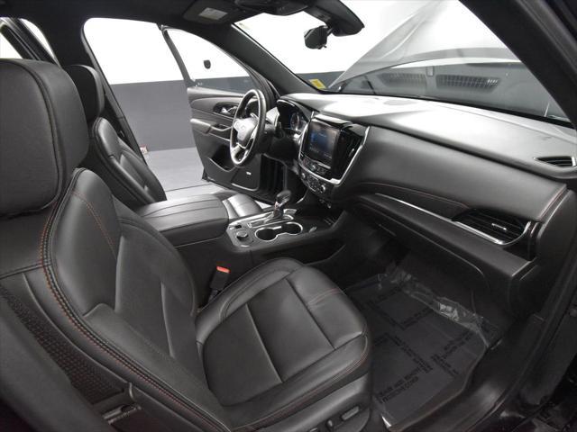 Photo of 2023 Mosaic Black Metallic Chevrolet Traverse