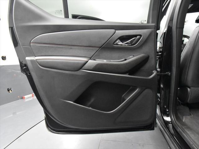 Photo of 2023 Mosaic Black Metallic Chevrolet Traverse