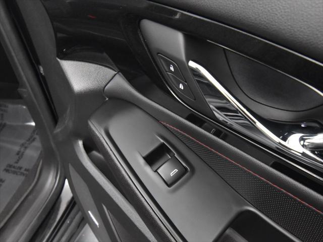 Photo of 2023 Mosaic Black Metallic Chevrolet Traverse