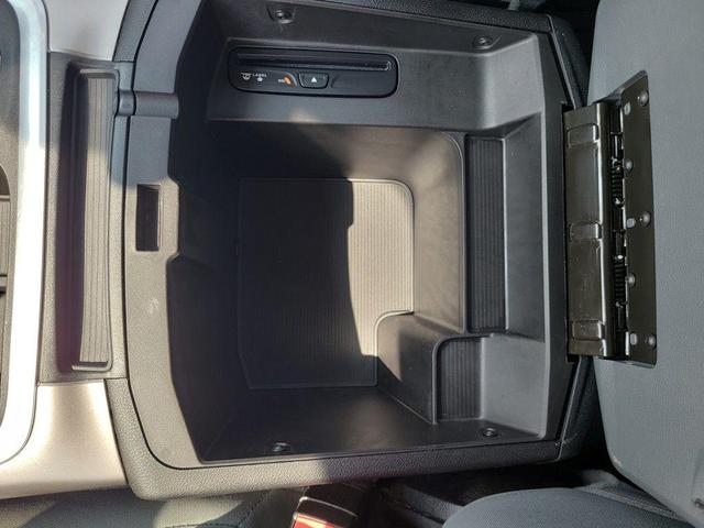 Photo of 2017 Granite Crystal Metallic Clearcoat RAM 1500
