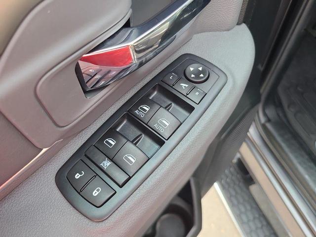 Photo of 2017 Granite Crystal Metallic Clearcoat RAM 1500