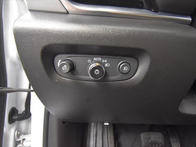Photo of 2021 Iridescent Pearl Tricoat Chevrolet Traverse