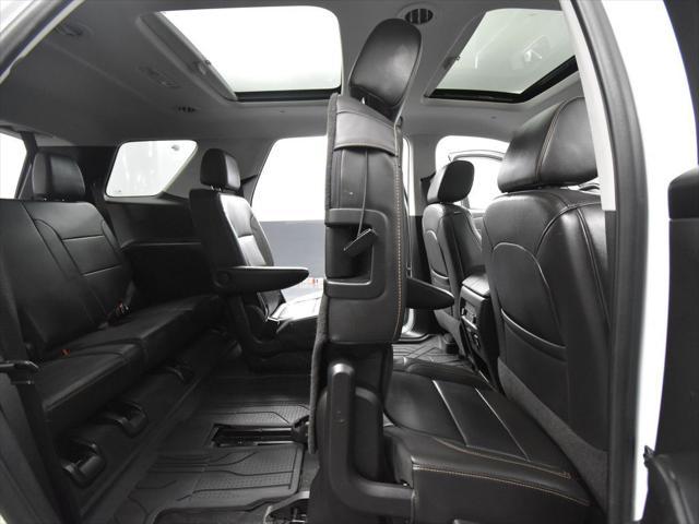 Photo of 2021 Iridescent Pearl Tricoat Chevrolet Traverse