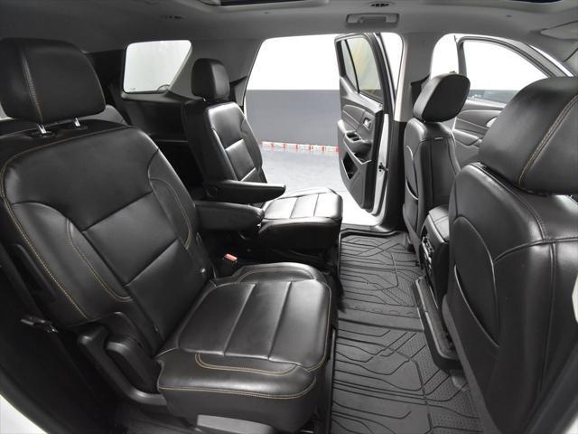 Photo of 2021 Iridescent Pearl Tricoat Chevrolet Traverse