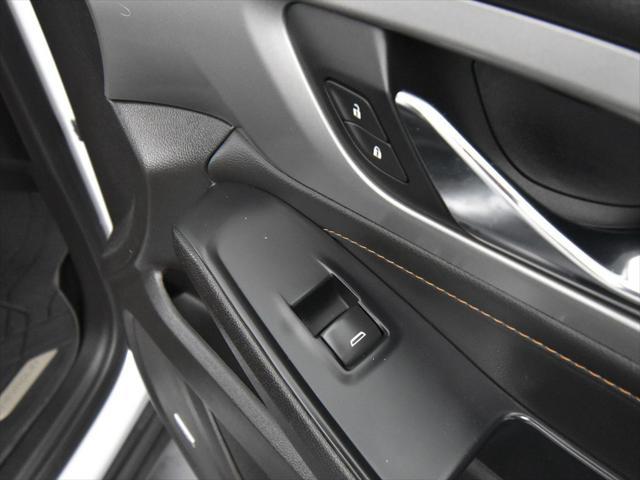Photo of 2021 Iridescent Pearl Tricoat Chevrolet Traverse