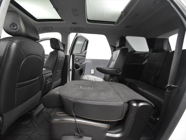 Photo of 2021 Iridescent Pearl Tricoat Chevrolet Traverse