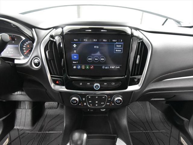 Photo of 2021 Iridescent Pearl Tricoat Chevrolet Traverse