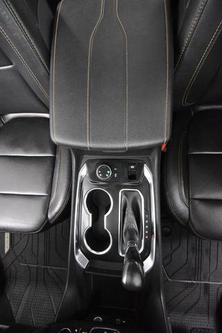 Photo of 2021 Iridescent Pearl Tricoat Chevrolet Traverse