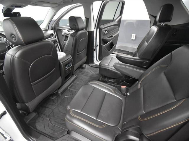 Photo of 2021 Iridescent Pearl Tricoat Chevrolet Traverse