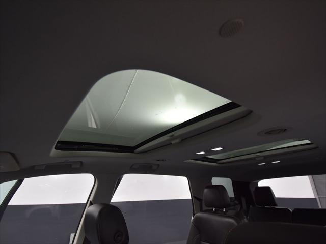 Photo of 2021 Iridescent Pearl Tricoat Chevrolet Traverse