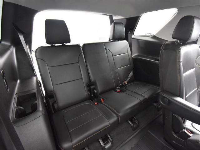 Photo of 2021 Iridescent Pearl Tricoat Chevrolet Traverse