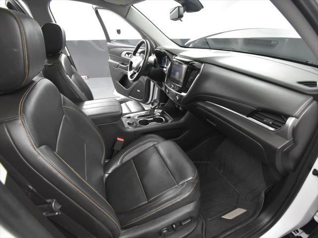 Photo of 2021 Iridescent Pearl Tricoat Chevrolet Traverse
