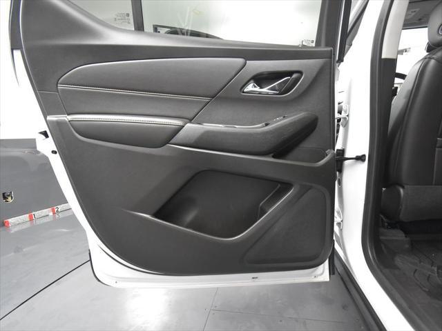 Photo of 2021 Iridescent Pearl Tricoat Chevrolet Traverse
