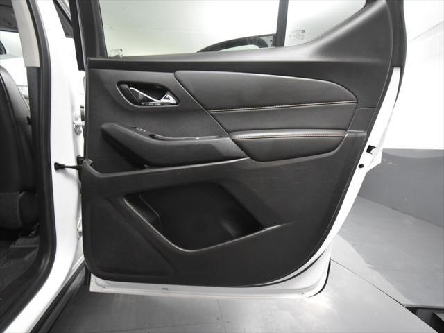 Photo of 2021 Iridescent Pearl Tricoat Chevrolet Traverse