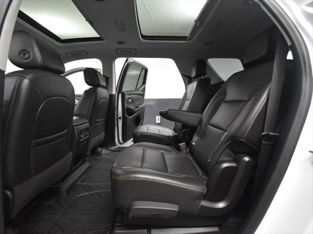 Photo of 2021 Iridescent Pearl Tricoat Chevrolet Traverse