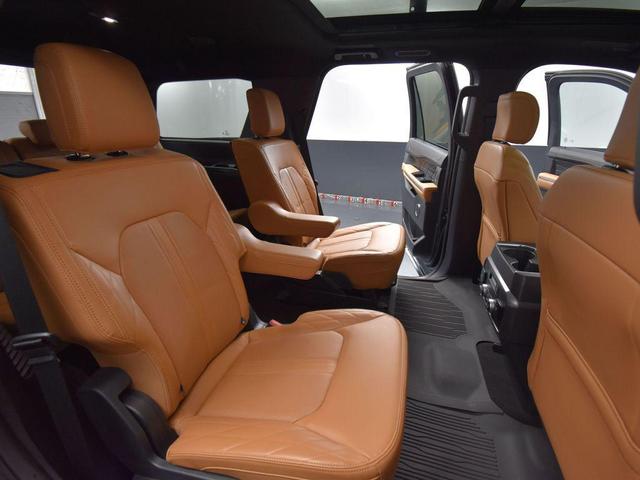 Photo of 2024 Stone Blue Metallic Ford Expedition