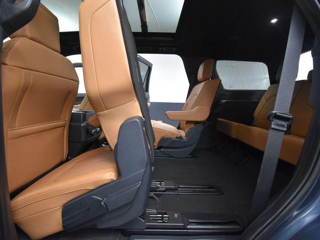 Photo of 2024 Stone Blue Metallic Ford Expedition