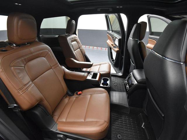 Photo of 2023 Infinite Black Metallic Clearcoat Lincoln Aviator