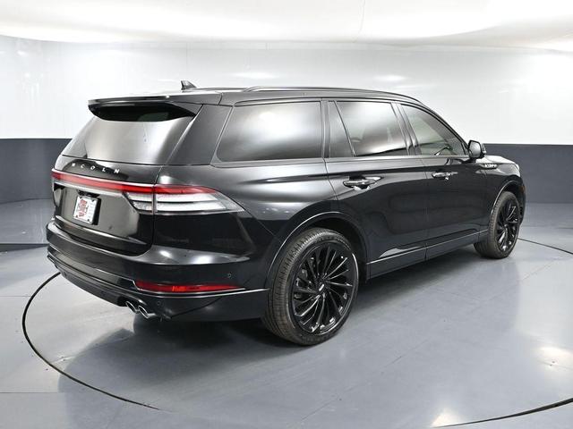 Photo of 2023 Infinite Black Metallic Clearcoat Lincoln Aviator