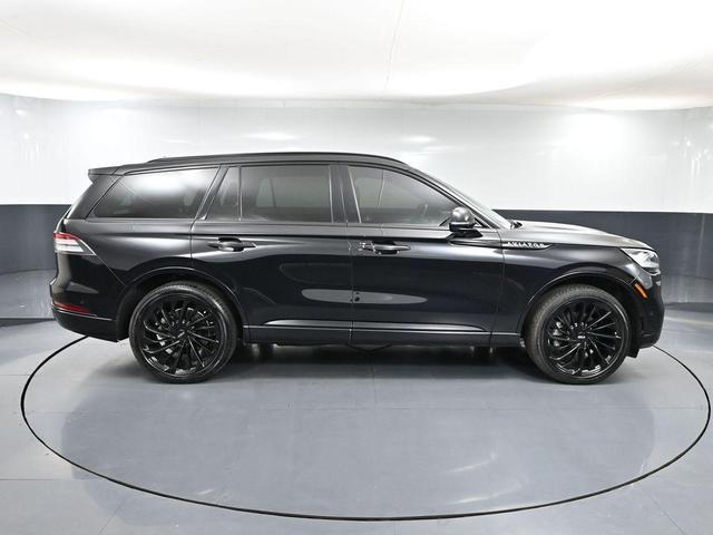 Photo of 2023 Infinite Black Metallic Clearcoat Lincoln Aviator