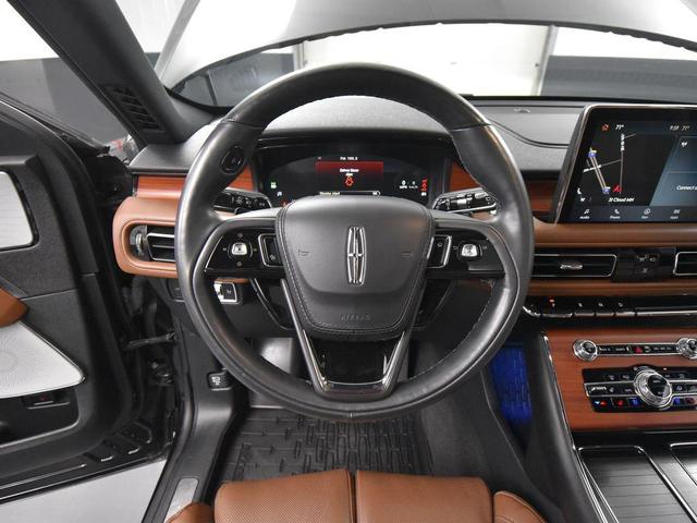 Photo of 2023 Infinite Black Metallic Clearcoat Lincoln Aviator