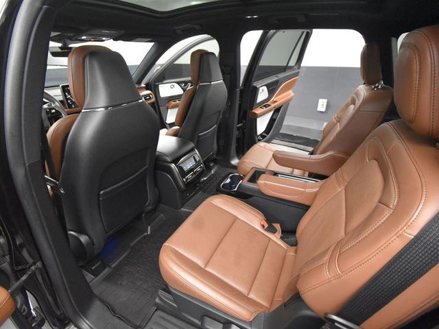Photo of 2023 Infinite Black Metallic Clearcoat Lincoln Aviator
