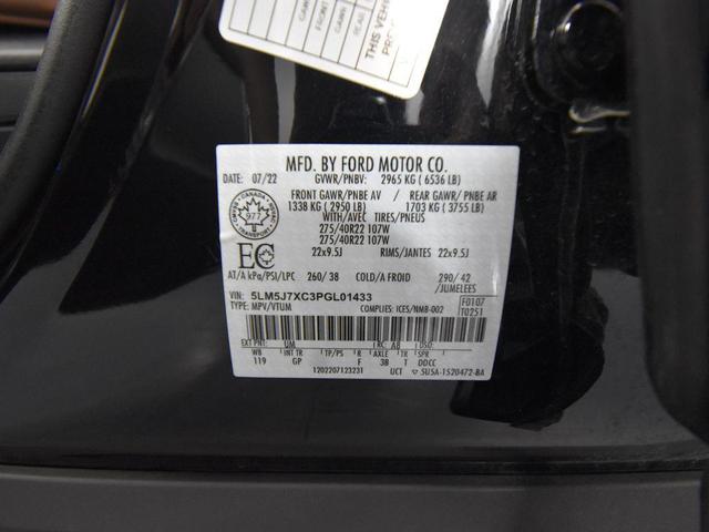 Photo of 2023 Infinite Black Metallic Clearcoat Lincoln Aviator