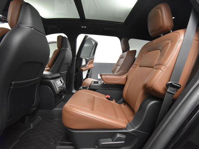 Photo of 2023 Infinite Black Metallic Clearcoat Lincoln Aviator