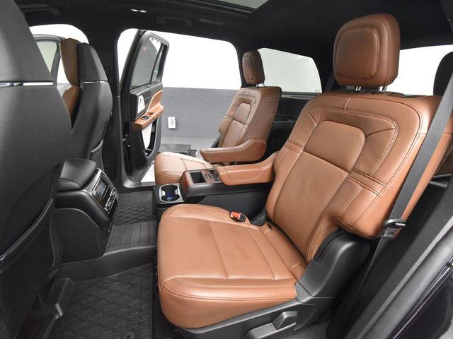 Photo of 2023 Infinite Black Metallic Clearcoat Lincoln Aviator