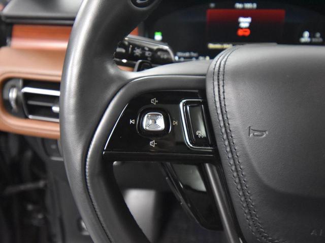 Photo of 2023 Infinite Black Metallic Clearcoat Lincoln Aviator