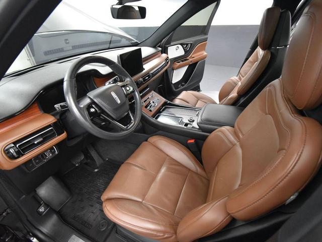 Photo of 2023 Infinite Black Metallic Clearcoat Lincoln Aviator