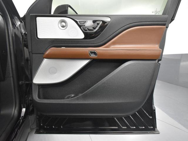 Photo of 2023 Infinite Black Metallic Clearcoat Lincoln Aviator