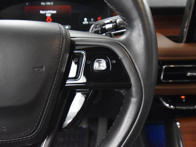 Photo of 2023 Infinite Black Metallic Clearcoat Lincoln Aviator