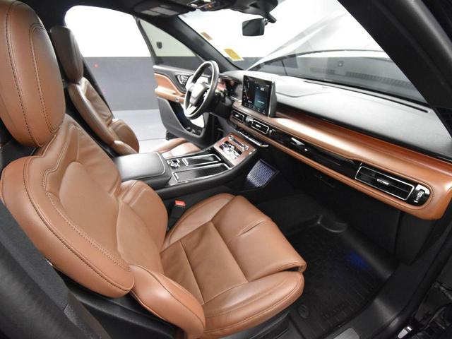 Photo of 2023 Infinite Black Metallic Clearcoat Lincoln Aviator